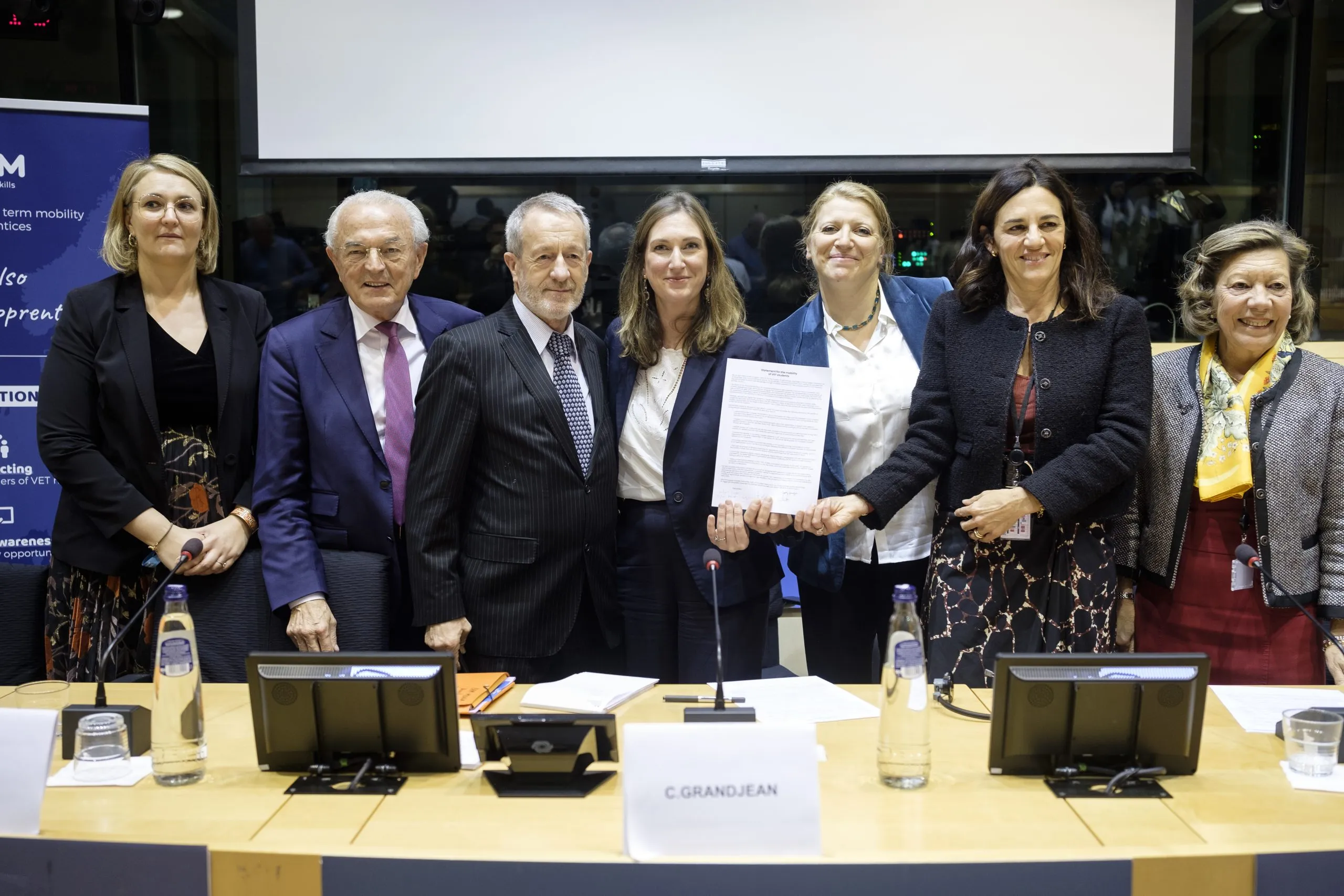 De gauche à droite : Marie-Pierre Vedrenne, Jean Arthuis, Sean Kelly, Carole Grandjean, Ilana Cicurel, Laurence Farreng, Anne Vitrey